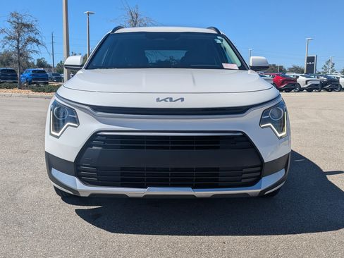 Used 2024 Kia Niro LX image 2