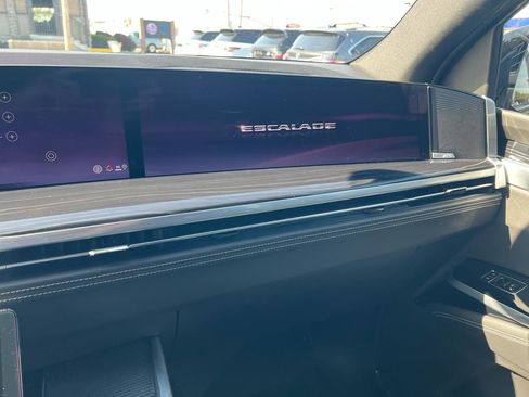 Used 2025 Cadillac Escalade Sport w/ LPO, Floor Liner Package AWD/4WD image 24