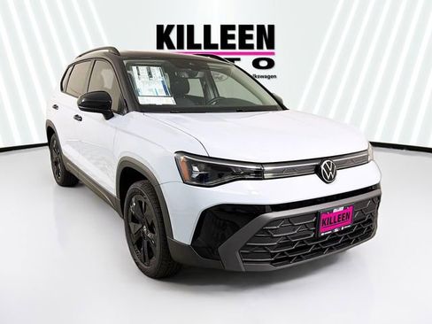 New 2026 Volkswagen Taos SE image 1