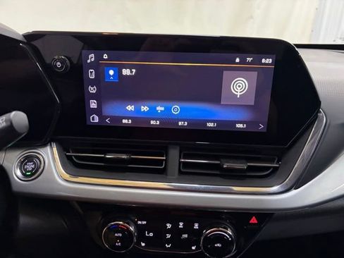 Used 2025 Chevrolet Trax LT w/ LT Convenience Package image 30