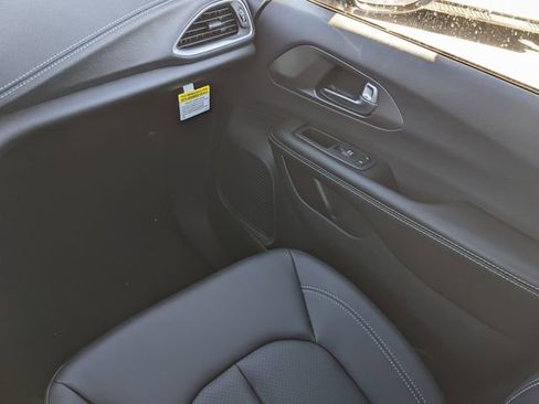 New 2026 Chrysler Pacifica Select FWD image 12