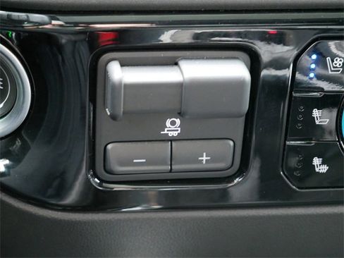 Used 2023 Chevrolet Silverado 1500 LTZ w/ LTZ Premium Package image 20