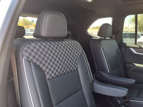 Used 2026 GMC Acadia Denali FWD image 14