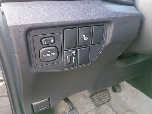 Used 2013 Toyota Prius Three w/ Solar Roof Pkg FWD image 27