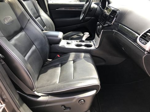 Used 2019 Jeep Grand Cherokee Overland w/ Interior Metal Package AWD/4WD image 38