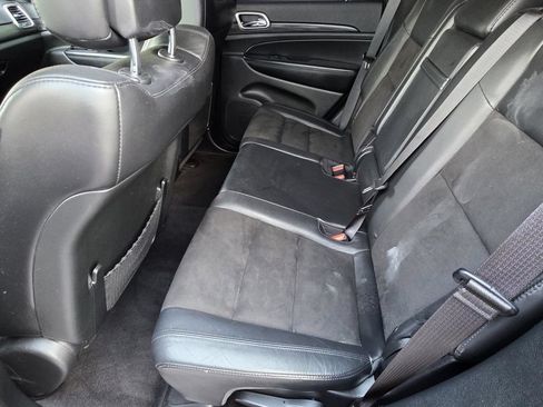 Used 2019 Jeep Grand Cherokee Altitude RWD image 9