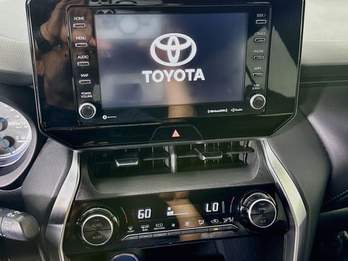 Used 2021 Toyota Venza XLE w/ Softex Package AWD/4WD image 18