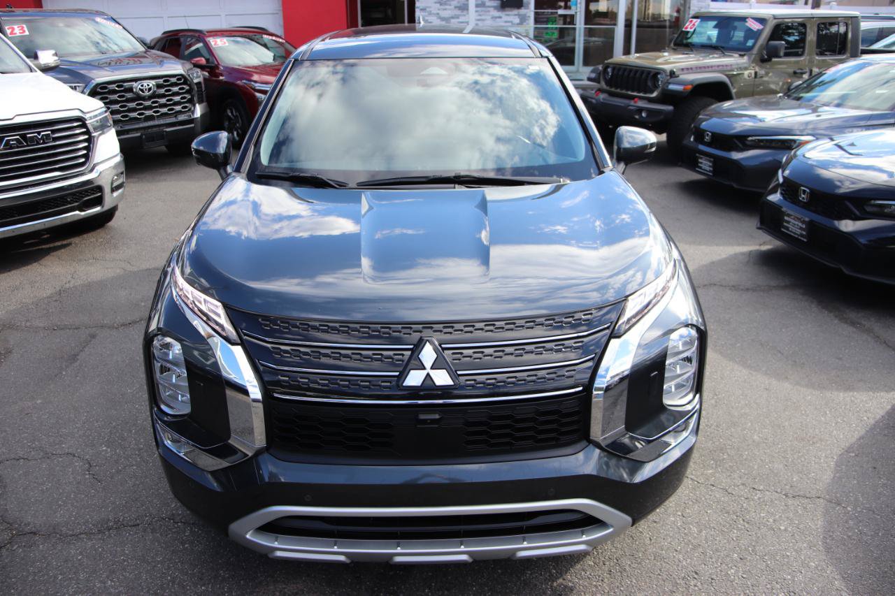 Used 2024 Mitsubishi Outlander AWD image 9
