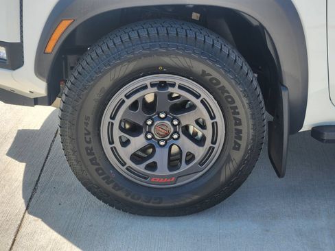 Used 2025 Nissan Frontier PRO-4X w/ Tow Package AWD/4WD image 11
