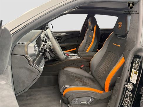 Used 2024 Lamborghini Urus Performante AWD/4WD image 41