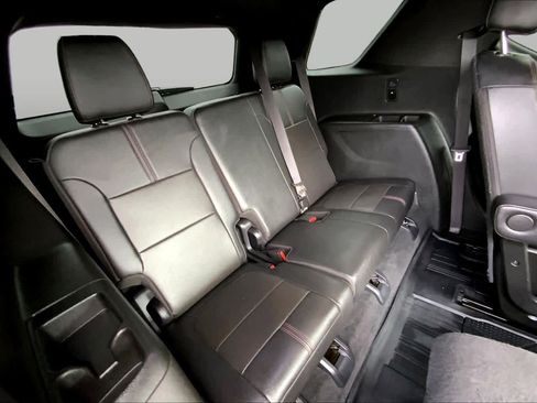Used 2023 Chevrolet Traverse RS FWD image 18
