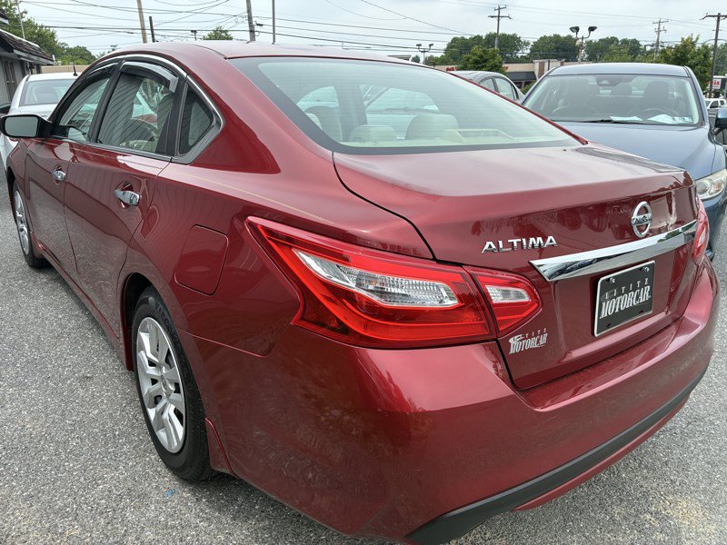 Used 2017 Nissan Altima 2.5 S w/ Power Driver Seat Package FWD image 4