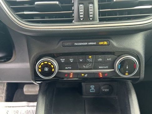 Used 2022 Ford Escape SE w/ Cold Weather Package AWD/4WD image 25