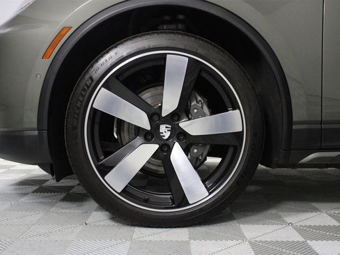 Used 2025 Porsche Macan 4 Electric image 28