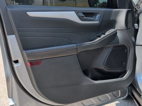 Used 2022 Ford Escape SE w/ Cold Weather Package FWD image 9