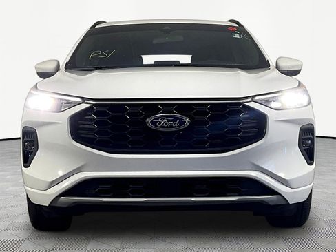Used 2023 Ford Escape ST-Line Select AWD/4WD image 2