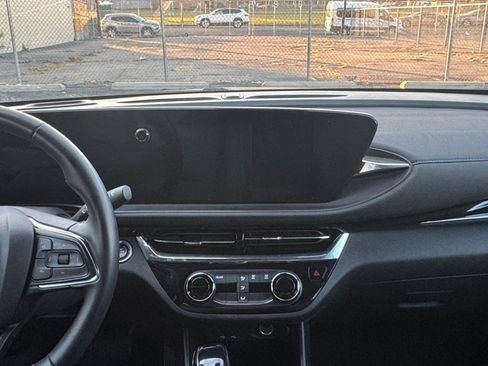 Used 2025 Buick Envista Sport Touring image 21