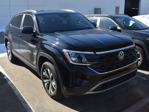 Used 2024 Volkswagen Atlas Cross Sport SE image 3