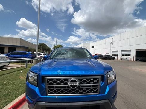 Used 2024 Nissan Frontier SV w/ SV Convenience Package AWD/4WD image 2