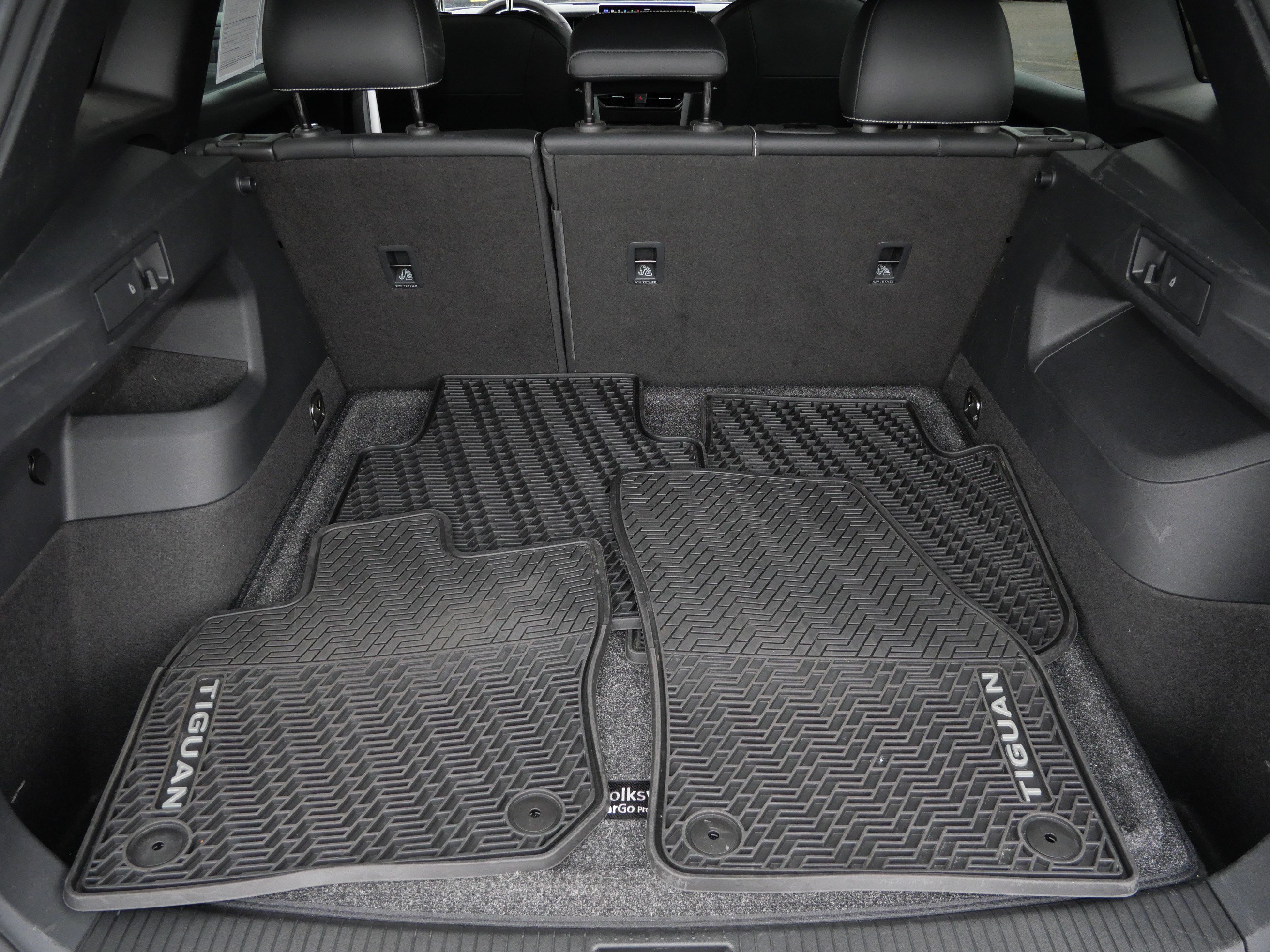 Certified 2025 Volkswagen Tiguan SE R-Line AWD/4WD image 18