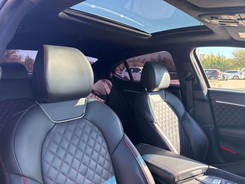 Used 2020 Genesis G70 3.3T w/ Sport Package image 11