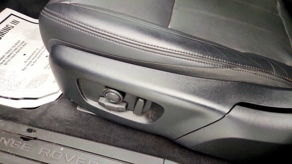 Used 2025 Land Rover Range Rover Evoque S AWD/4WD image 12