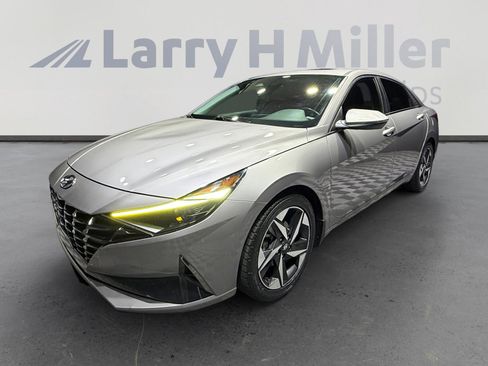 Used 2022 Hyundai Elantra SEL w/ Convenience + Premium Package FWD image 1