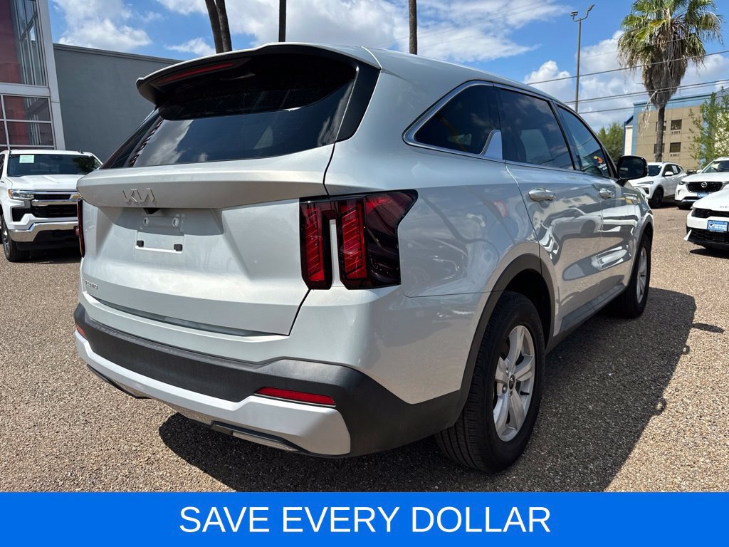 Used 2026 Kia Sorento LX FWD image 4