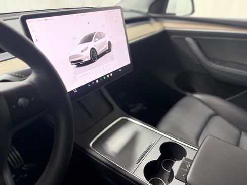 Used 2023 Tesla Model Y Long Range image 21