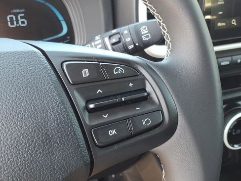 Certified 2023 Hyundai Venue Limited FWD image 25