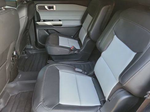 Used 2023 Ford Explorer XLT w/ Equipment Group 202A RWD image 11