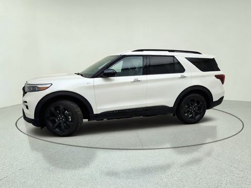 Used 2023 Ford Explorer ST-Line w/ Class IV Trailer Tow Package RWD image 3
