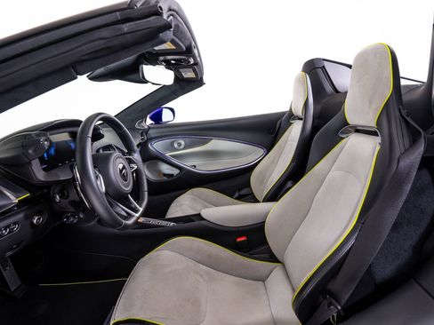 New 2025 McLaren Artura Spider RWD image 22