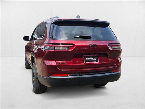 New 2025 Jeep Grand Cherokee L Altitude image 9