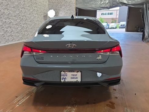 Used 2021 Hyundai Elantra SEL FWD image 5