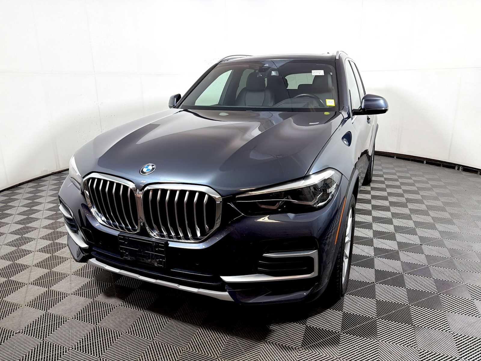 Used 2022 BMW X5 xDrive40i w/ Premium Package AWD/4WD image 3