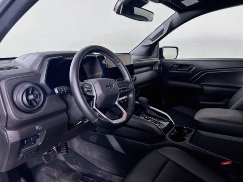 Used 2025 Chevrolet Colorado Trail Boss w/ Midnight Edition AWD/4WD image 10