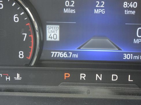 Used 2022 Ford Explorer XLT w/ Equipment Group 202A image 11