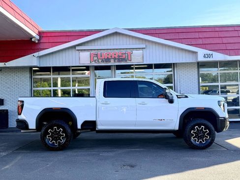 Used 2024 GMC Sierra 2500 AT4X AWD/4WD image 2