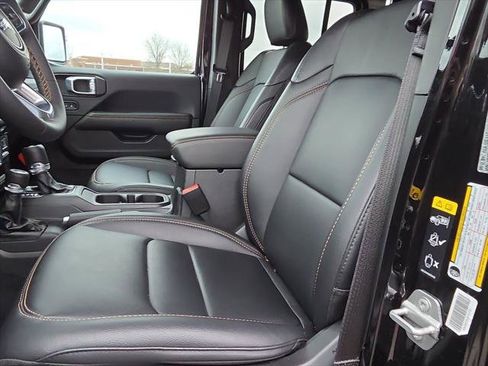 Used 2025 Jeep Wrangler Unlimited Sahara w/ Safety Group image 15