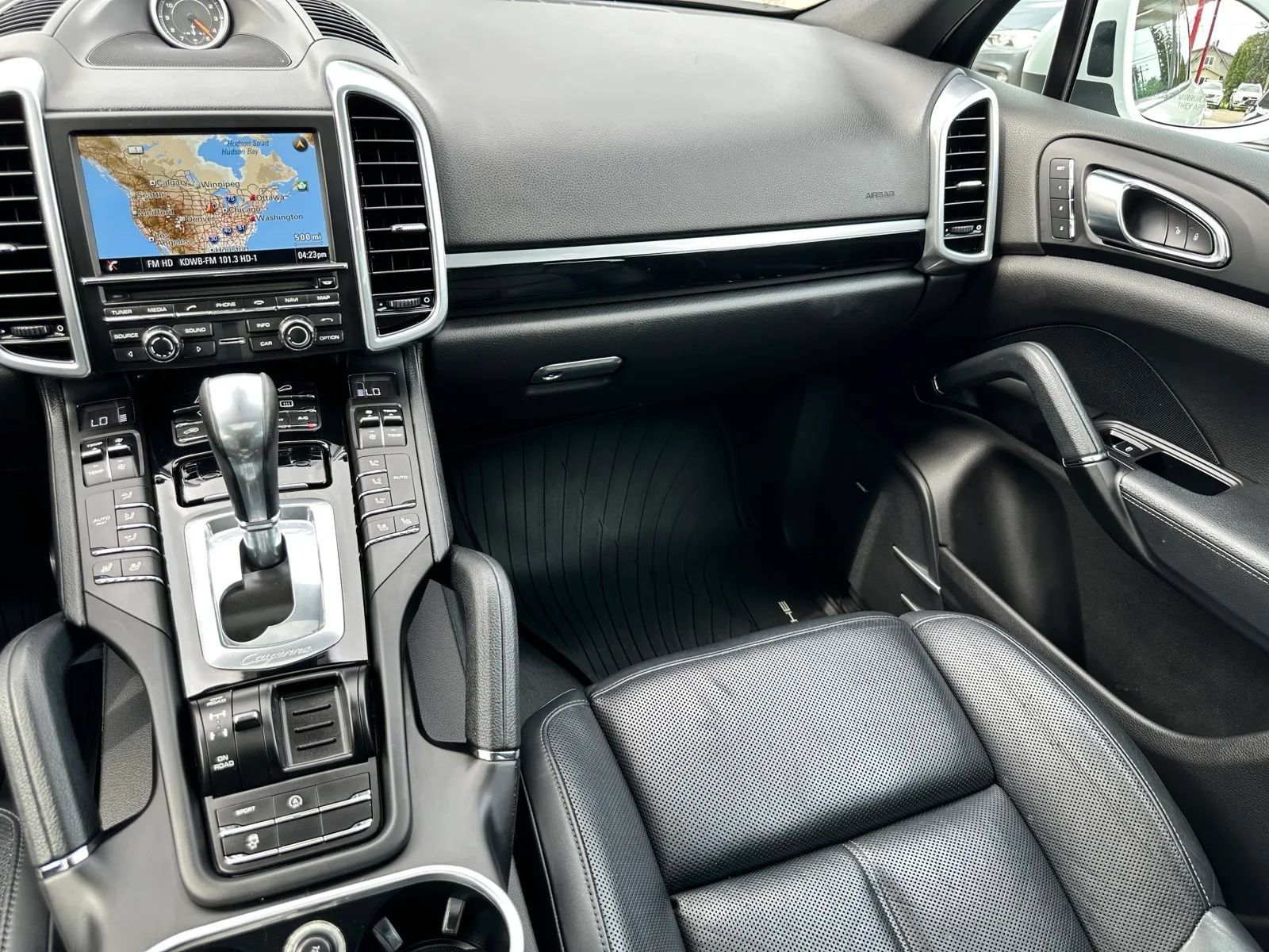 Used 2016 Porsche Cayenne AWD/4WD image 13