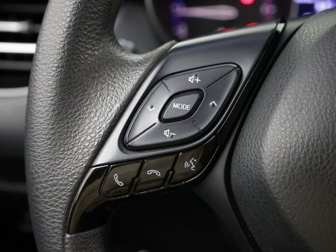 Used 2020 Toyota C-HR LE FWD image 21