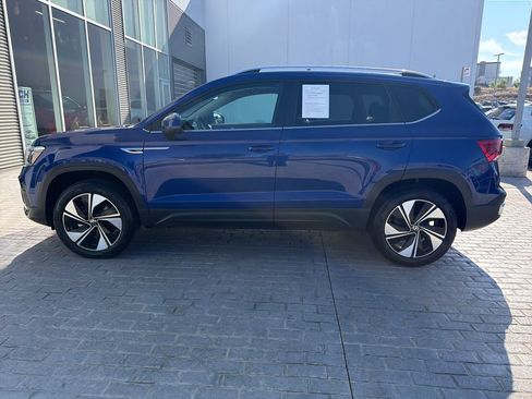 Certified 2024 Volkswagen Taos SE w/ Panoramic Sunroof Package AWD/4WD image 3