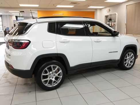 Used 2023 Jeep Compass Latitude AWD/4WD image 11
