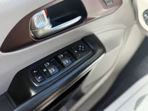 Used 2020 Chrysler Pacifica Limited w/ Advanced Safetytec Group image 33