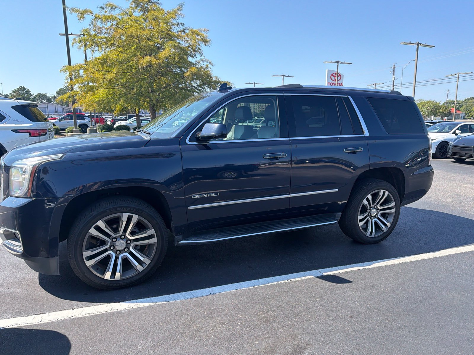 Used 2018 GMC Yukon Denali w/ Enhanced Security Package RWD image 3