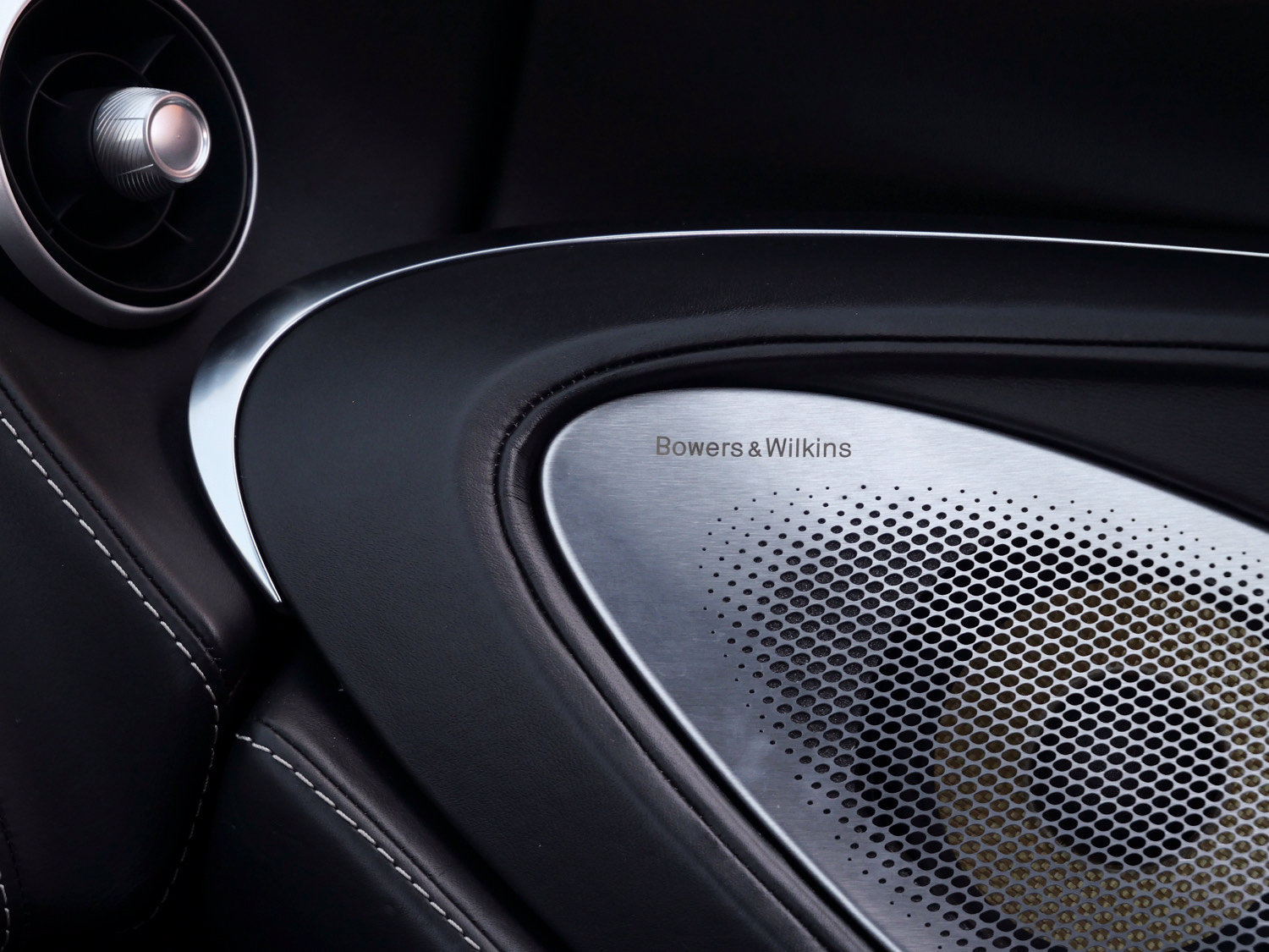 Used 2023 McLaren GT RWD image 25