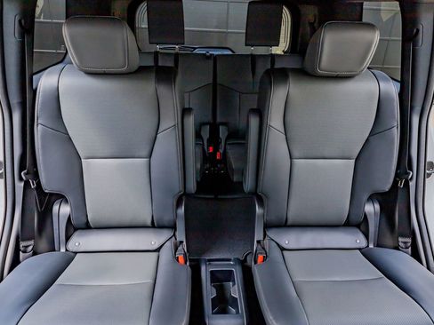 Used 2026 Lexus GX 550 w/ Cold Area Package image 34