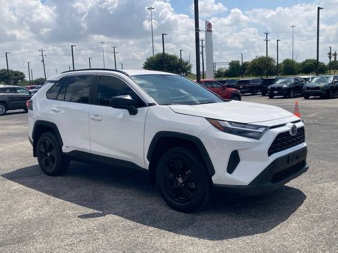 Used 2024 Toyota RAV4 LE AWD/4WD image 3