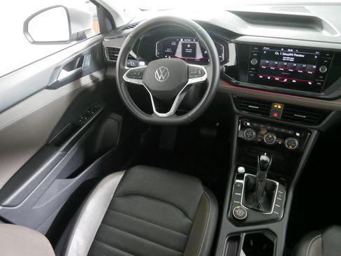 Used 2022 Volkswagen Taos SEL image 9